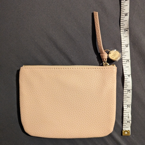 Chloe - Picture 2 of 4